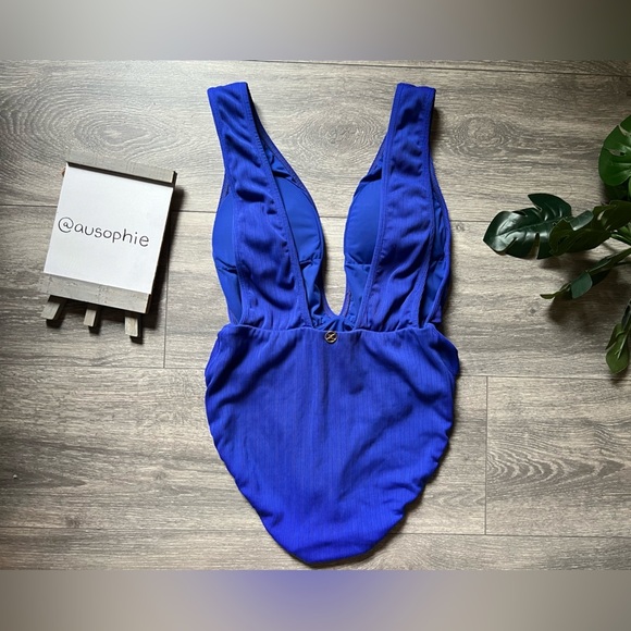 Vix swimwear Milano luana plunge neck one piece in Klein blue - Picture 6 of 11